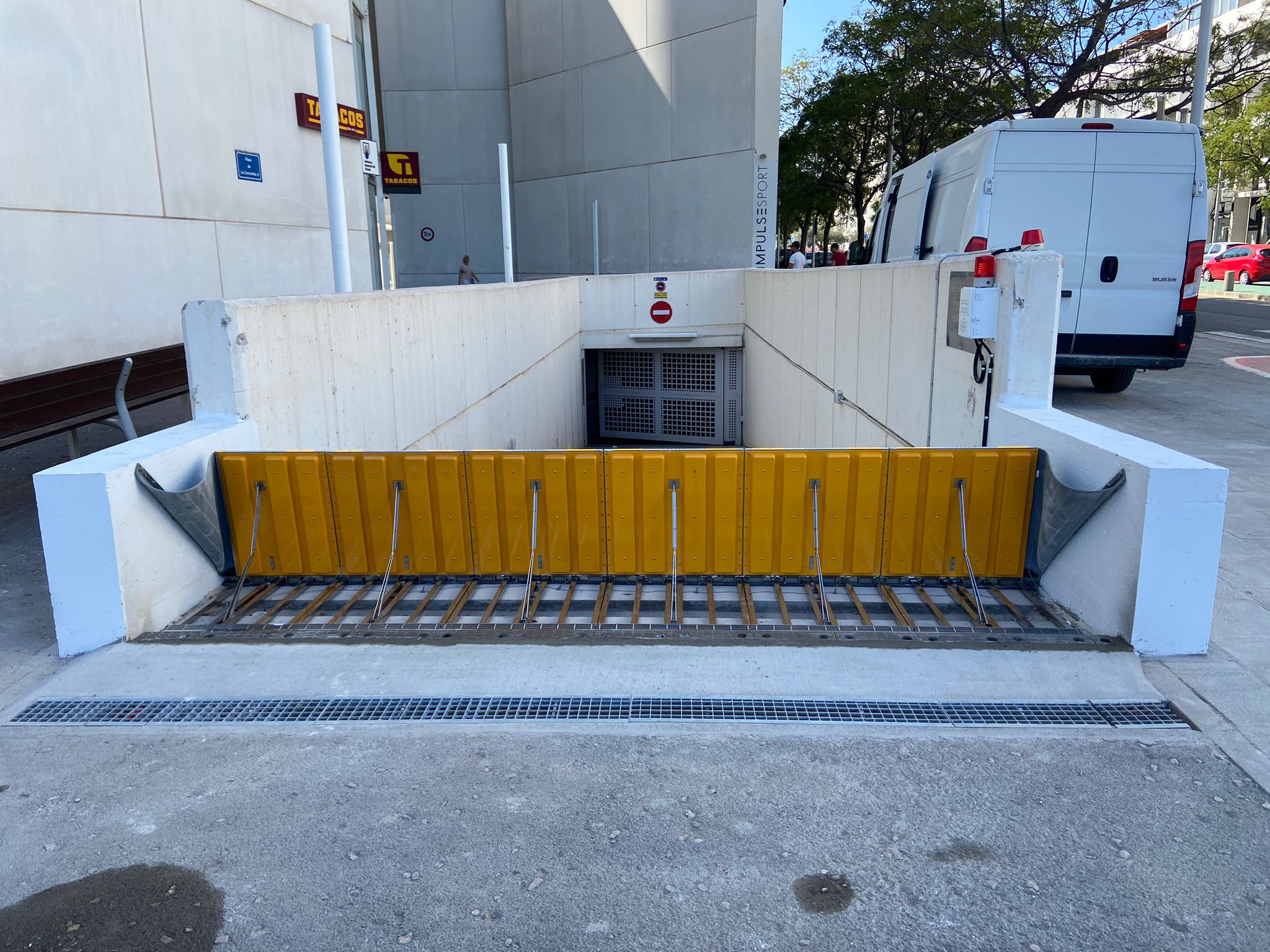 Lakeside install the first Hydraulic Automatic Flood Barrier in Spain